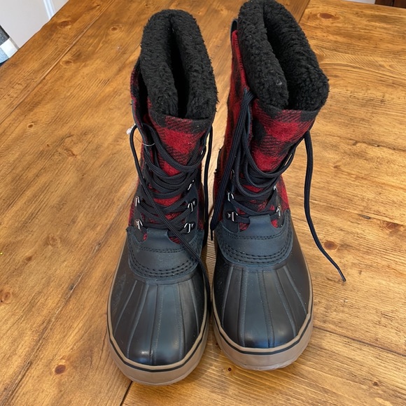 L.L. Bean Buffalo Check Snow Boots • Size 8 • EUC - Picture 2 of 6